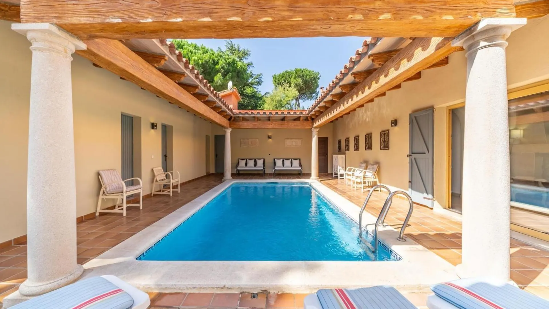 Spacious Villa Near Sand Beaches L' Escala