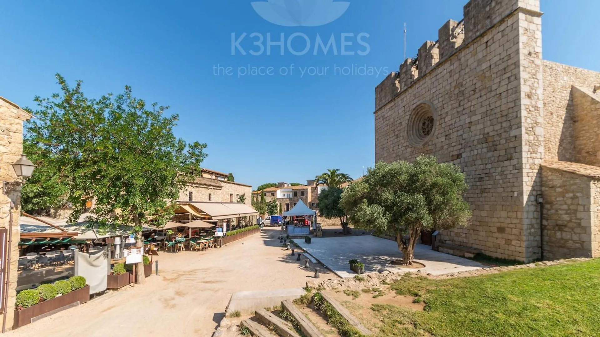 Spacious Villa Near Sand Beaches L' Escala