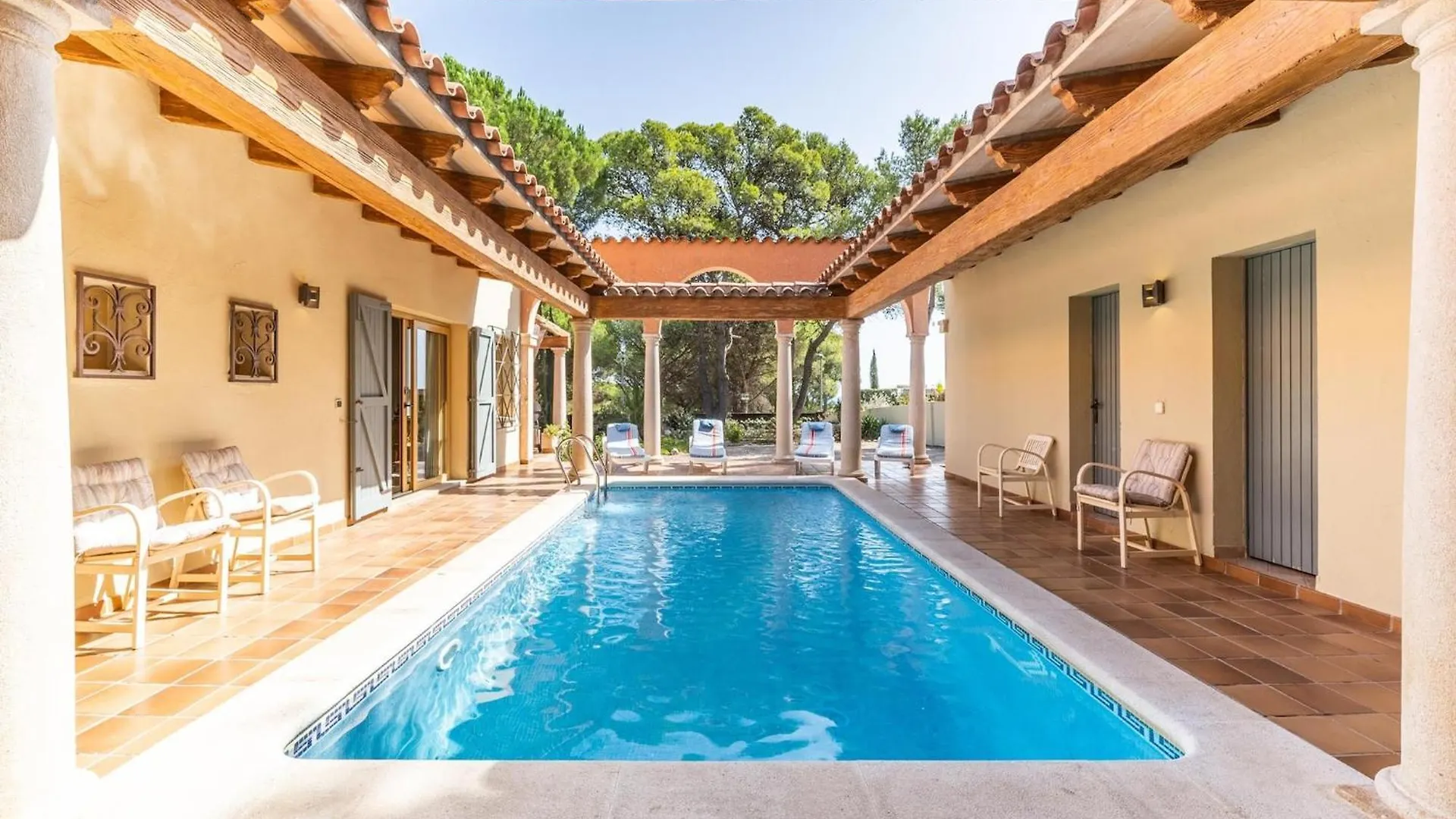 Spacious Villa Near Sand Beaches L' Escala Spanje